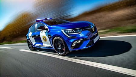 Mégane RS Gendarmerie: défi aux sportives rivales